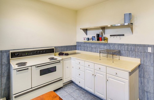 Erie House | 2 Mi to Lake Erie: Spacious Retreat Near Cafes!