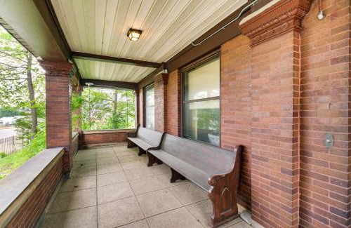 Erie House | 2 Mi to Lake Erie Spacious Retreat Near Cafes!