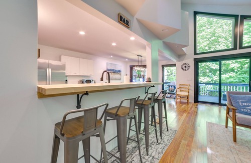Birchwood Farms Cottage | 2 Mi to Lake: Modern Harbor Springs Home w/Grill!