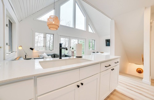 Harbor Springs Cabin | 2 Mi to Nubs Nob Resort: All-Season Michigan Haven