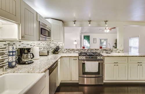 Imperial Beach Cottage | 2 Mi to Ocean: Pet-friendly Imperial Beach Retreat