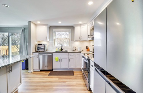 Annapolis House | 2 Mi to Sandy Point State Park: Home w/Deck!