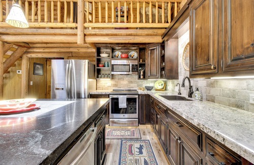 Show Low Cottage | 2 Mi to Show Low Lake: Log Cabin w/Large Yard!