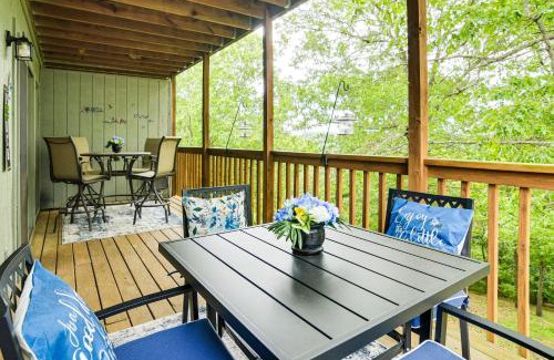 Notch Estates Apartment | 2 Mi to Silver Dollar City Branson West Condo!