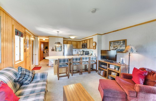 Snowshoe House | 2 Mi to Snowshoe Resort: Townhome w/Deck!