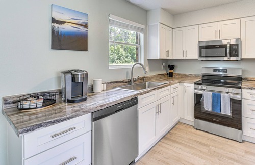 Niceville Apartment | 2 Mi to State Park: Dog-friendly Niceville Home