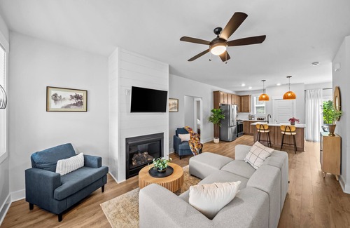 Simpsonville House | 2 Min. to Downtown Simpsonville/5 Private Bedrooms
