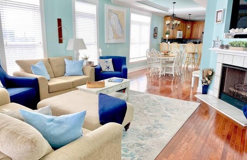 Atlantic Beach House | 2 Min Walk to Beach | Summer Paradise| Sleeps 6