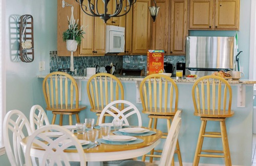 Atlantic Beach House | 2 Min Walk to Beach | Summer Paradise| Sleeps 6