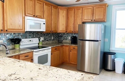 Atlantic Beach House | 2 Min Walk to Beach | Summer Paradise| Sleeps 6