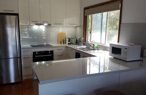 Inverloch House | 2 min walk to inlet beach, close to town centre, pet friendly