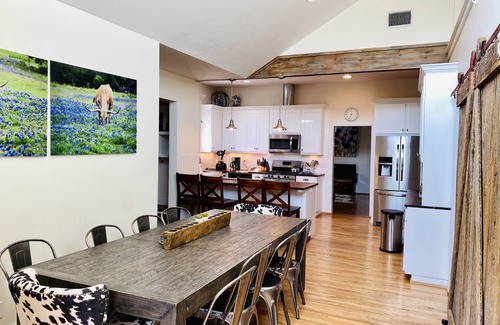 Fredericksburg House | 2 min walk to Main St - Screened Porch, Hot Tub, Bocce - Great for Groups