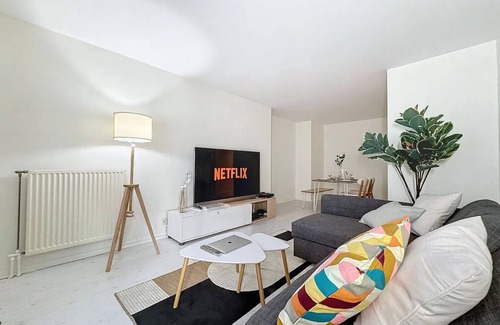 Saint-Denis Apartment | 2 minutes from the metro! Warm and spacious apartment -Paris- Stade de France
