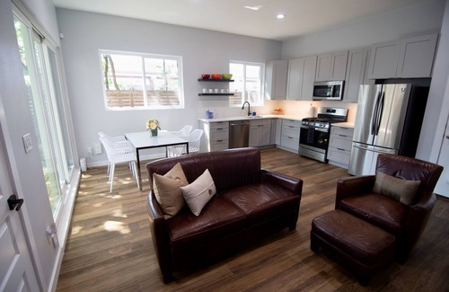 Cherrywood House | 2 Minutes to UT & 8 min to Downtown: Pets OK + Free Bkfast & Coffee