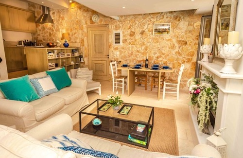 Petaleia House | 2 minutes walk from Avlaki bay and beach.