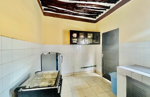 Galu Bed & Breakfast | 2 minutes walk to the Beach!3 bedroom villa
