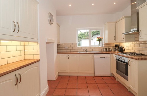 Minehead Cottage | 2 MOORLANDS, pet friendly, with open fire in Minehead
