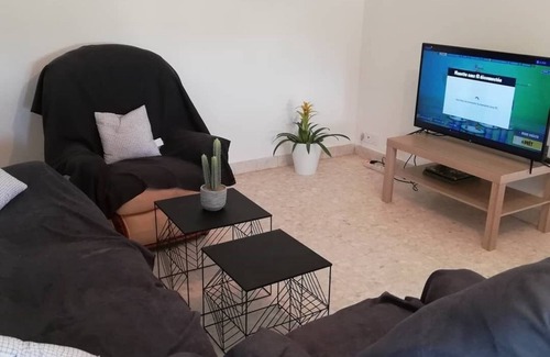 Chusclan House | 2 New Apartments in residence in Orsan for 11 people