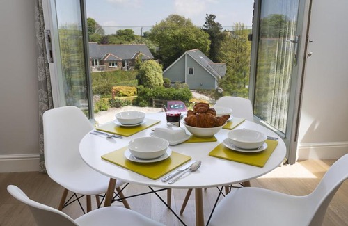 Bugford House | 2 New Barn, Hillfield Village