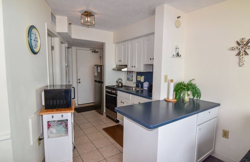 Crescent Beach Condo | 2 night minimum. Discounts all year. 1 bedroom oceanfront. Great location. Pool.