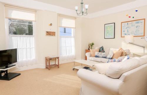 Salcombe House | 2 North Crest House