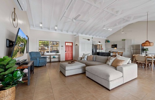 Estate Frenchman Bay Villa | 2 oceanfront suites with water access! Solar/batt