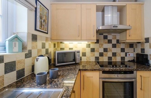 Thorpeness Apartment | 2 Ogilvie Lodge - sleeps 6 guests in 3 bedrooms