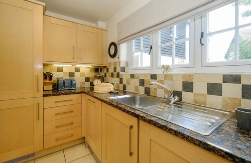 Thorpeness Apartment | 2 Ogilvie Lodge - sleeps 6 guests in 3 bedrooms