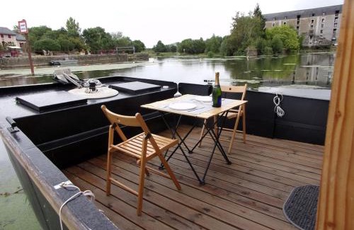 Cheffes Boat Rental | 2-person gîte on Laïta boat