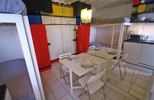 8th Arrondissement Apartment | 2-person studio Champs Elysées
