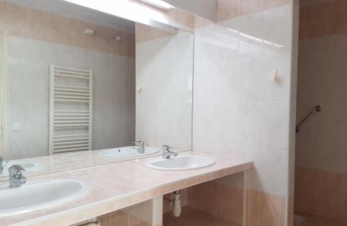 Saint-Raphael Apartment | 2 Pièces avec Balcon et Terrasse - Plage à 50m - Clim, WiFi, Parking - FR-1-466A-17