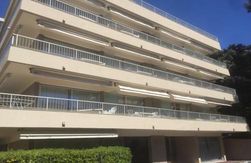 Saint-Raphael Apartment | 2 Pièces avec Balcon et Terrasse - Plage à 50m - Clim, WiFi, Parking - FR-1-466A-17