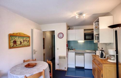 Les Bruyeres Apartment | 2 pièces cabine cosy 4 pers, pied des pistes, parking gratuit, Les Menuires - FR-1-178-369