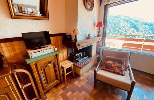 La Clusaz Apartment | 2 pièces cabine sans prétention avec balcon et parking - FR-1-459-47