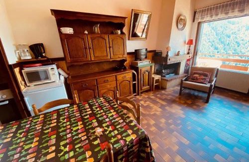 La Clusaz Apartment | 2 pièces cabine sans prétention avec balcon et parking - FR-1-459-47