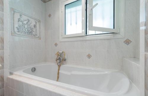 Riquier Apartment | 2 PIECEs BALCON VUE IMPRENABLE MER-VILLE-MONTAGNE