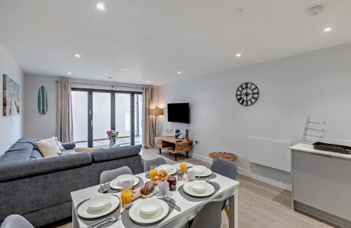Mortehoe Apartment | 2 Putsborough - Luxury Apartment at Byron Woolacombe, only 4 minute walk to Woolacombe Beach!