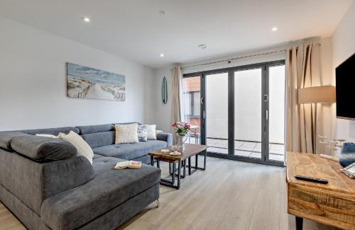 Mortehoe Apartment | 2 Putsborough - Luxury Apartment at Byron Woolacombe, only 4 minute walk to Woolacombe Beach!