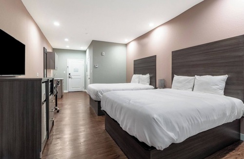 Houston Hotel | 2 Queen Bed Room, Scottish Inns, Free Parking, Close to Houston Memorial Park