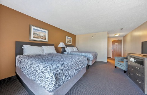 Put-in-Bay Hotel | 2 Queen Room with Lakeview Balcony