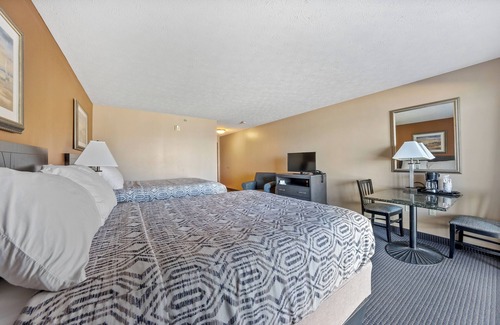 Put-in-Bay Hotel | 2 Queen Room with Lakeview Balcony