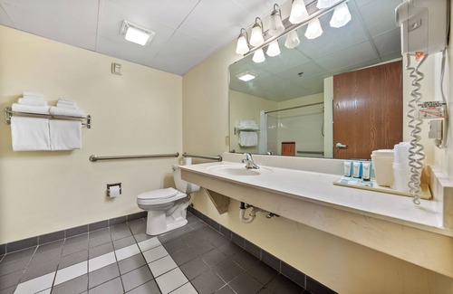 Put-in-Bay Hotel | 2 Queen Room with Lakeview Balcony