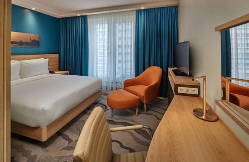 Mitte Hotel | 2 Queen Rooms Near Berlin Wall Memorial & Famous Alexanderplatz | Free Breakfast