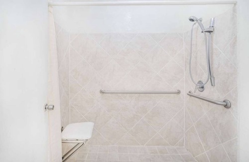 Lookout Valley Neighborhood Association Hotel | 2 Relaxing Units Near Rock City! Pets Allowed! Close to Rock City