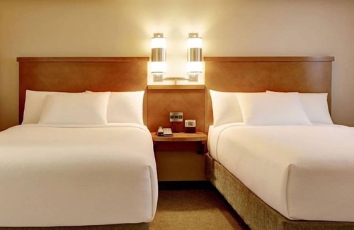 Austin Hotel | 2 Relaxing Units w/FREE Parking! Close to Bartholomew Park, Pets Allowed!