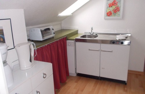 West Husum Apartment | 2-room apartment in a family house with garden, near the North Sea, small. Stichstr., Calm