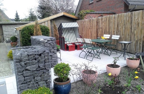 West Husum Apartment | 2-room apartment in a family house with garden, near the North Sea, small. Stichstr., Calm