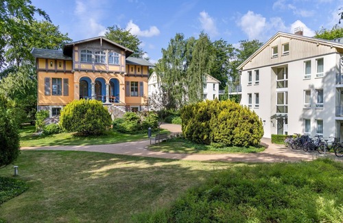 Heringsdorf Apartment | 2-room apartment with balcony and view of the park in a great beach location -