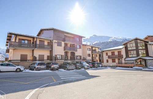Aussois Apartment | 2-room apartment with terrace and WIFI, near leisure base, for 4 people.