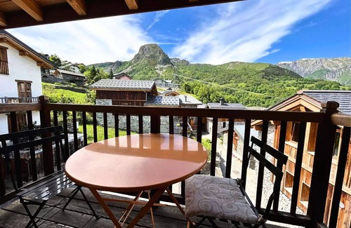 Saint-Martin-de-Belleville Apartment | 2-room mezzanine sleeps 4, 50m² + 10m² - Village center